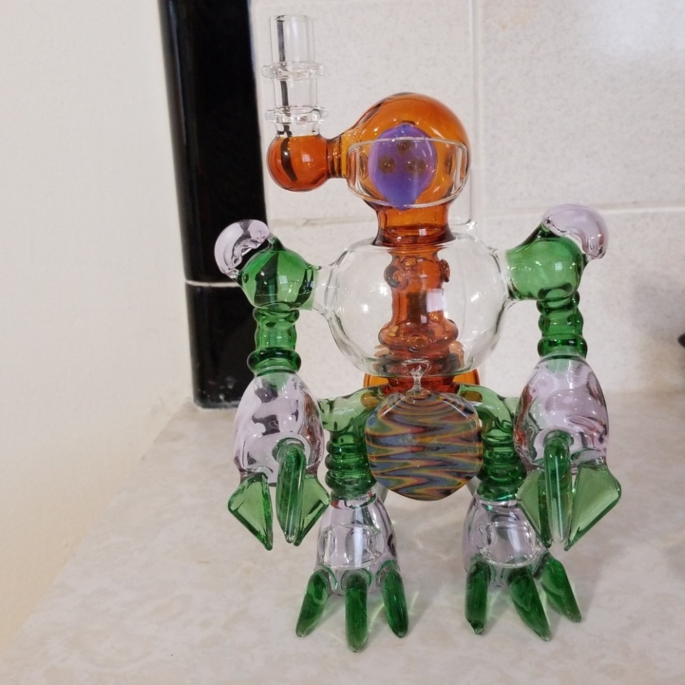 Glass - Picture 2 of 3